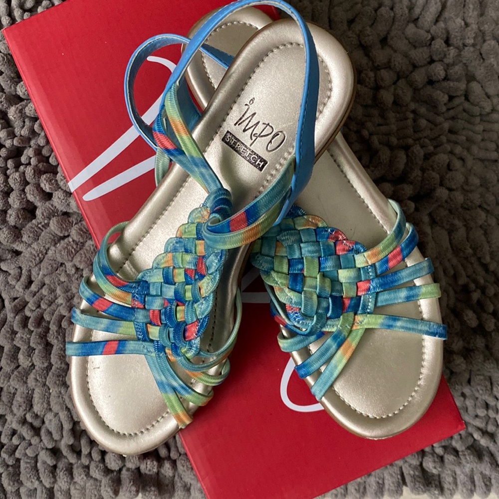Excellent condition barely used 6.5M stretch sandals